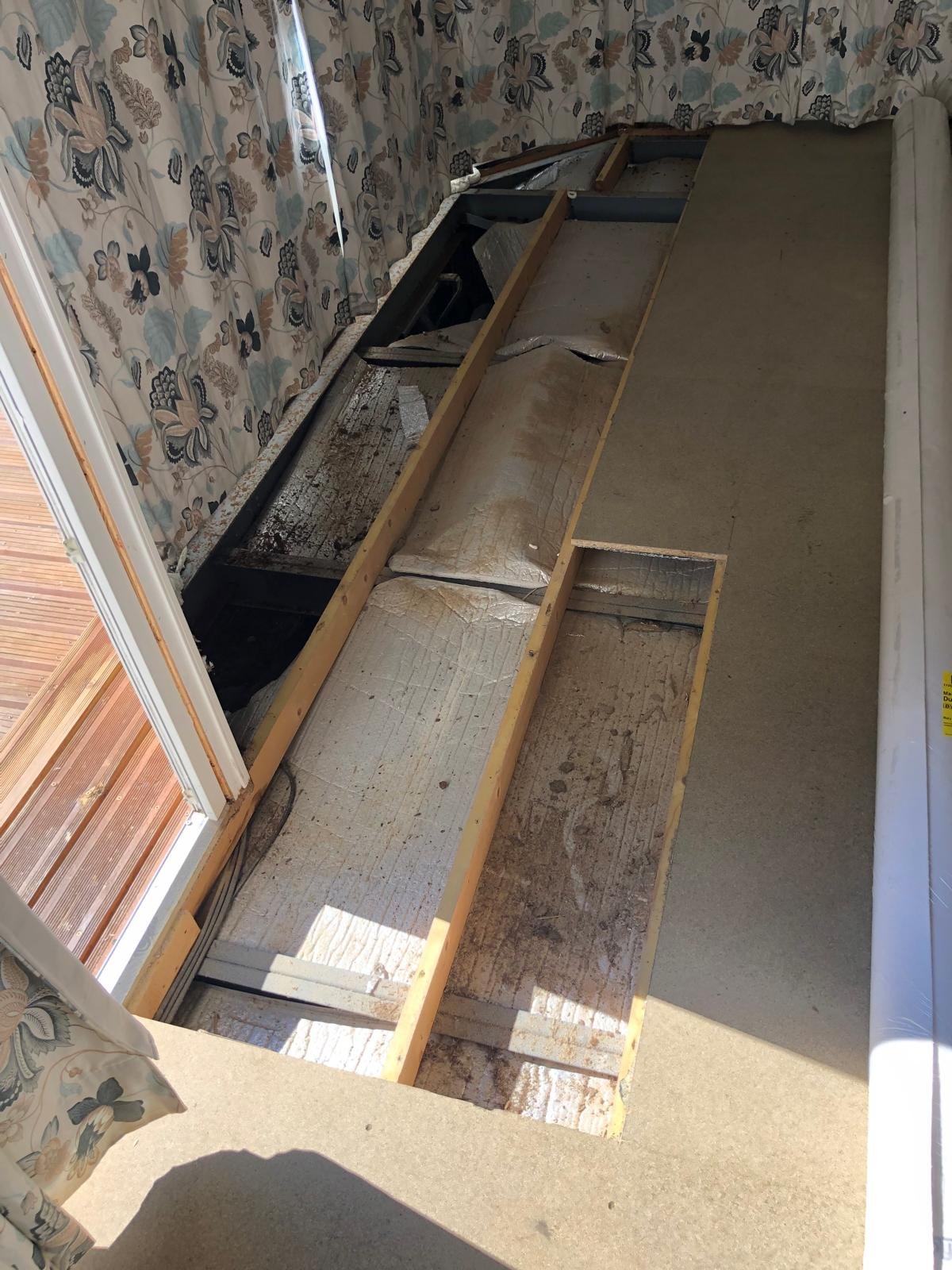 Plancher mobil-home avant rénovation